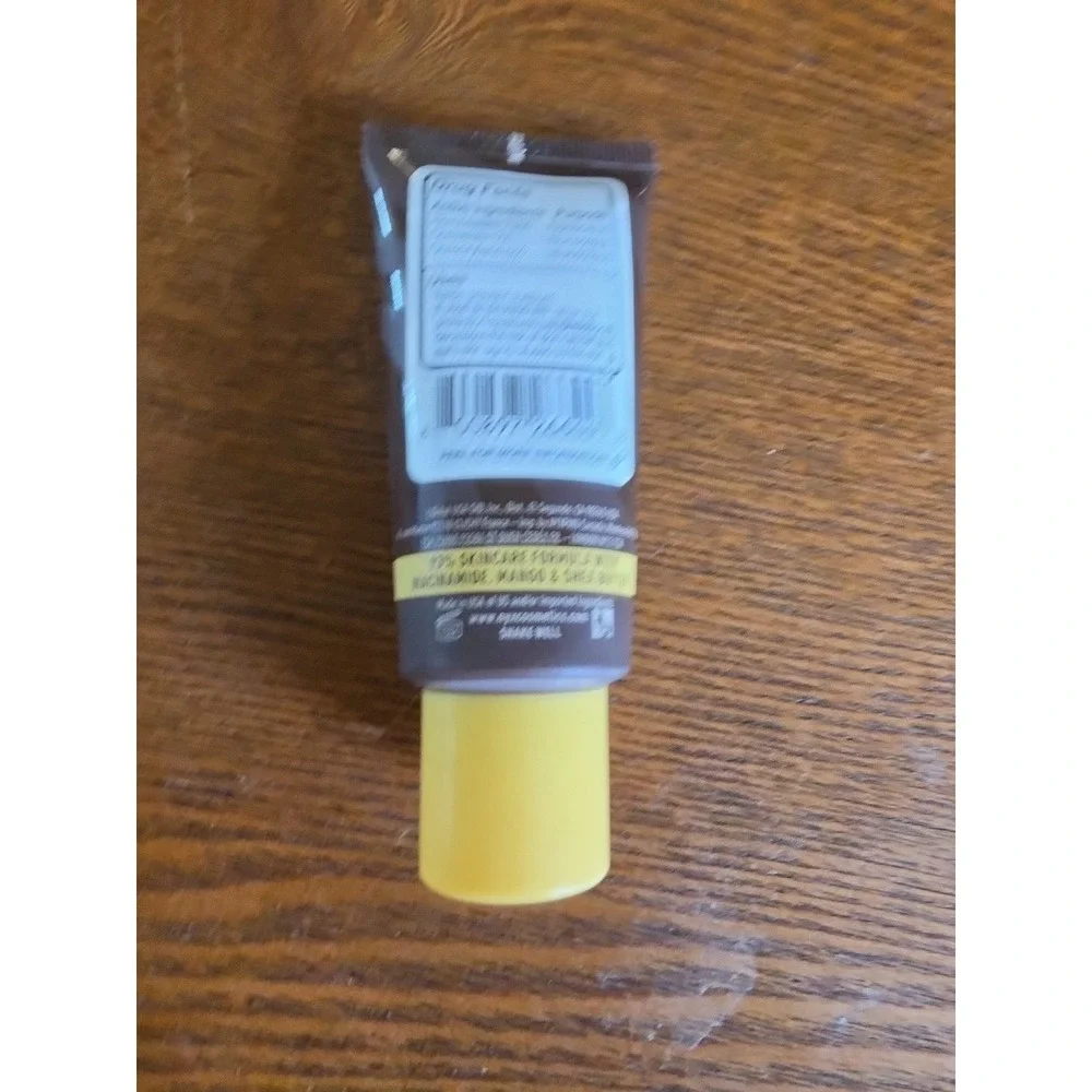 1 NYX Buttermelt Glaze‎ Soft Glow Skin Tint SPF 30 Chocolate Butta